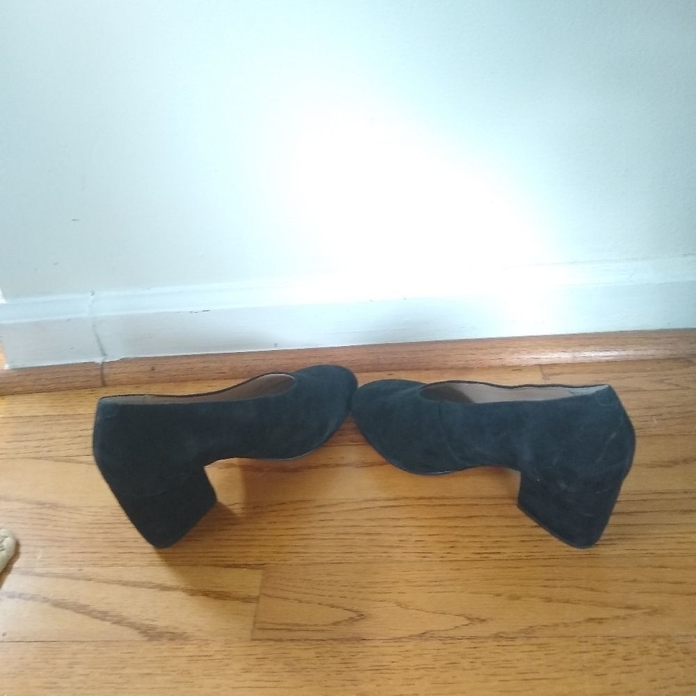 Botkier Round Tip Pumps Euc Size 6 - image 3